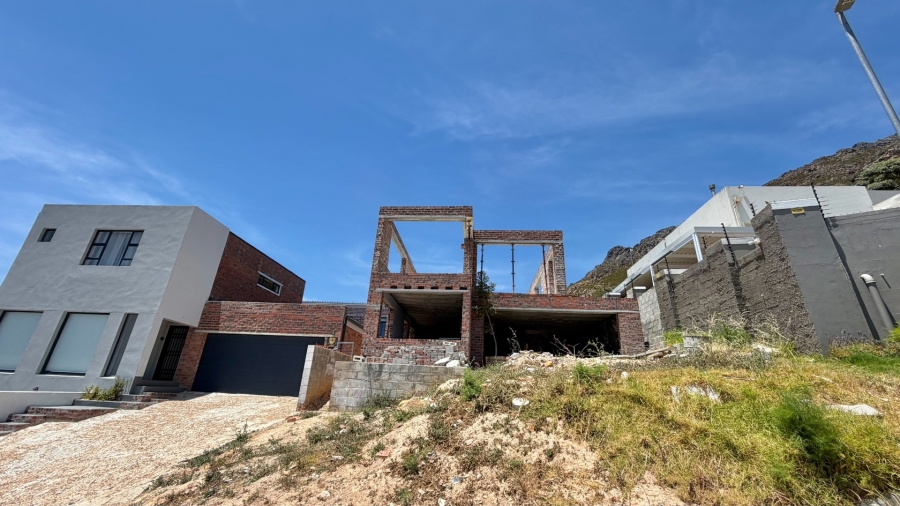 4 Bedroom Property for Sale in Mountainside Western Cape